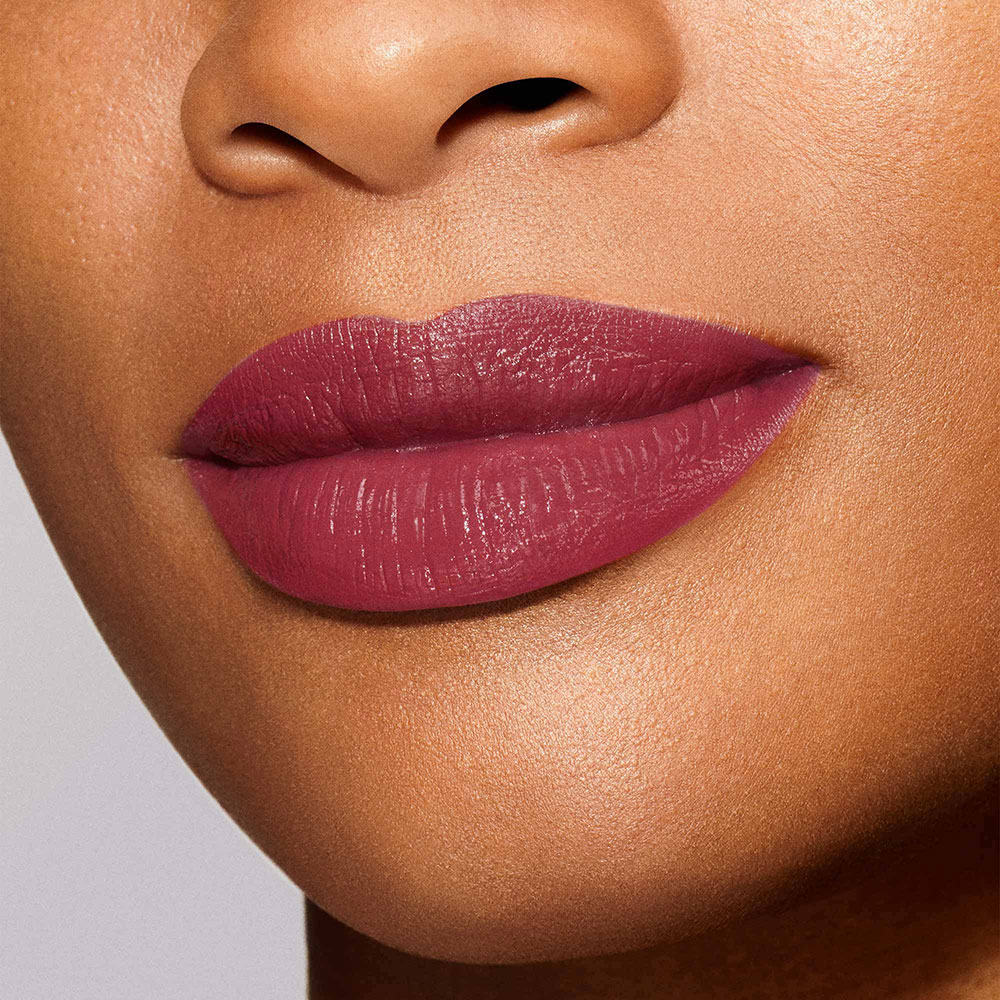 PURE COLOR EXPLICIT SLICK SHINE LIPSTICK (LABIAL EN BARRA)